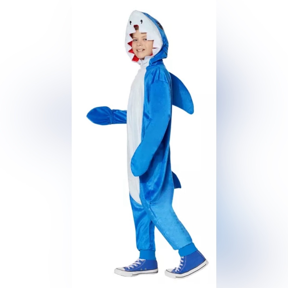 New shark costume by spirit Halloween. Group or sibling costume.